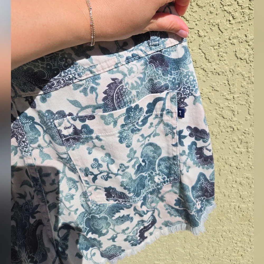 NWT Anthropologie Pilcro Cutoff Blue White Floral Dungarees Overall Cut Offs - Picture 5 of 5